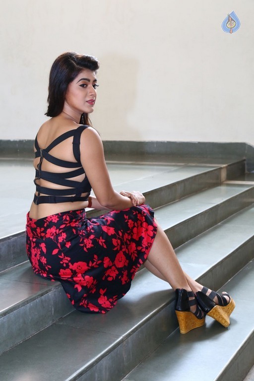 Yamini Bhaskar Latest Pics - 27 / 42 photos