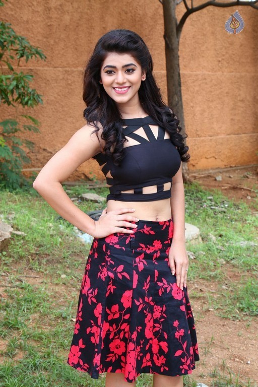 Yamini Bhaskar Latest Pics - 30 / 42 photos