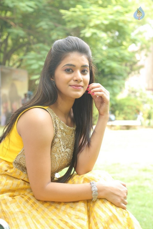 Yamini Bhaskar New Gallery - 2 / 21 photos
