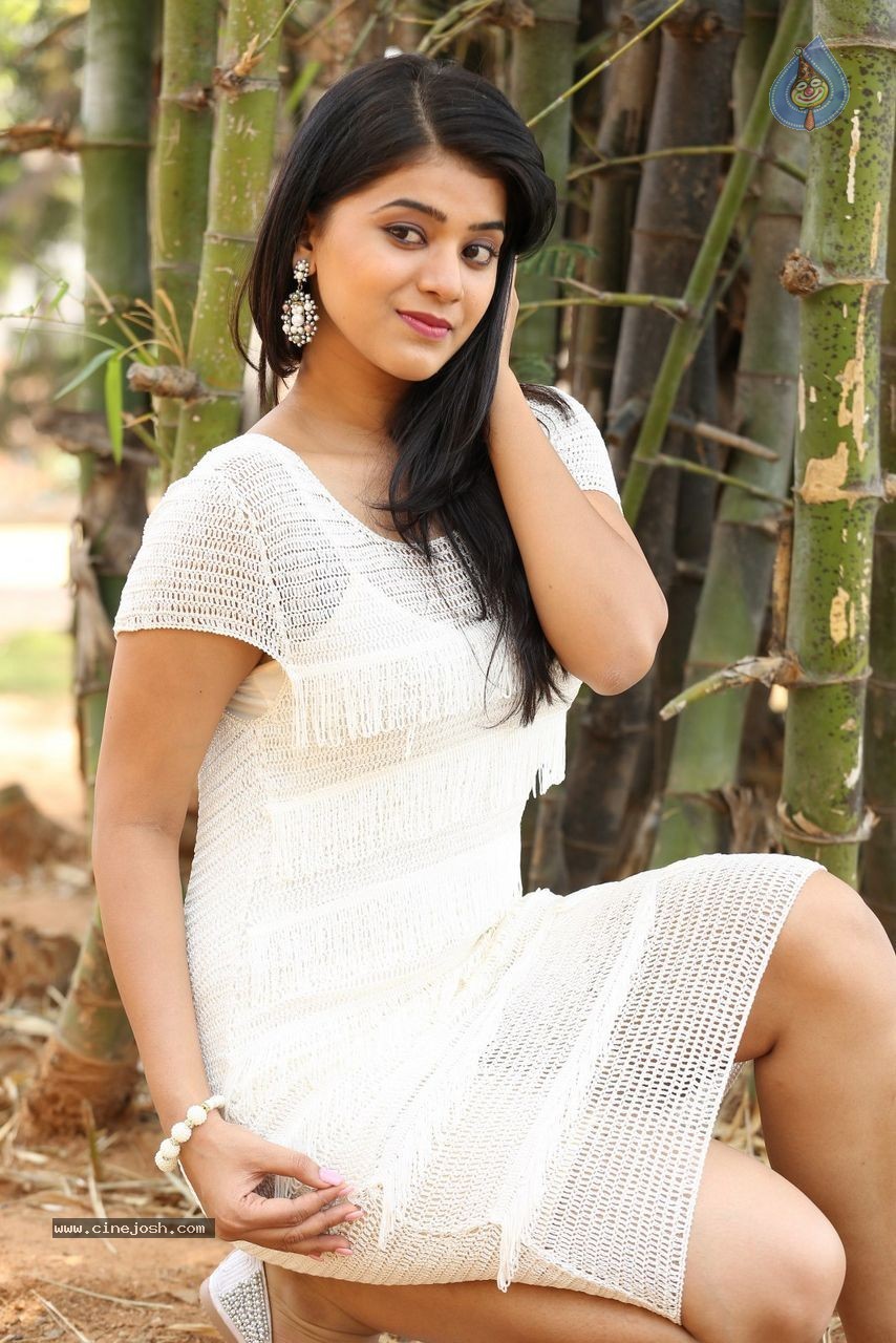 Yamini Bhaskar New Photos - 10 / 82 photos