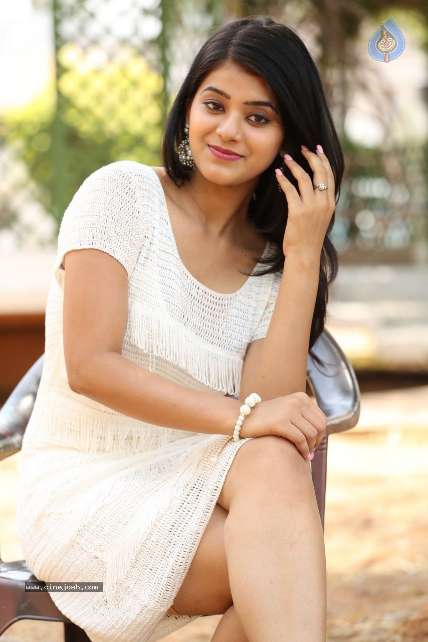 Yamini Bhaskar New Photos - 40 / 82 photos
