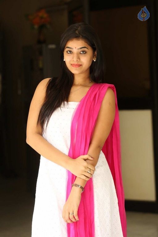 Yamini Bhaskar New Photos - 7 / 49 photos