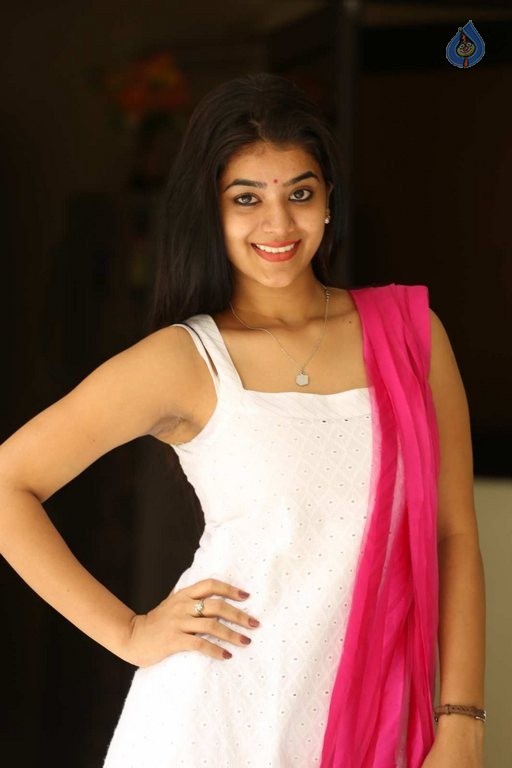 Yamini Bhaskar New Photos - 23 / 49 photos