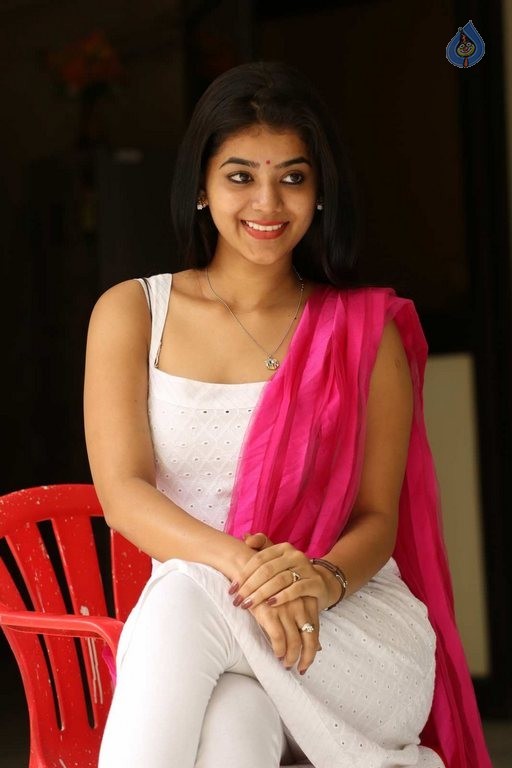 Yamini Bhaskar New Photos - 27 / 49 photos