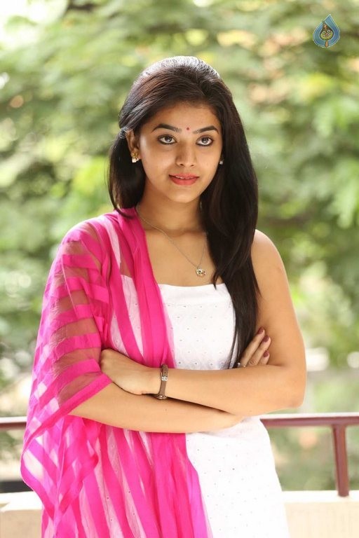 Yamini Bhaskar New Photos - 29 / 49 photos