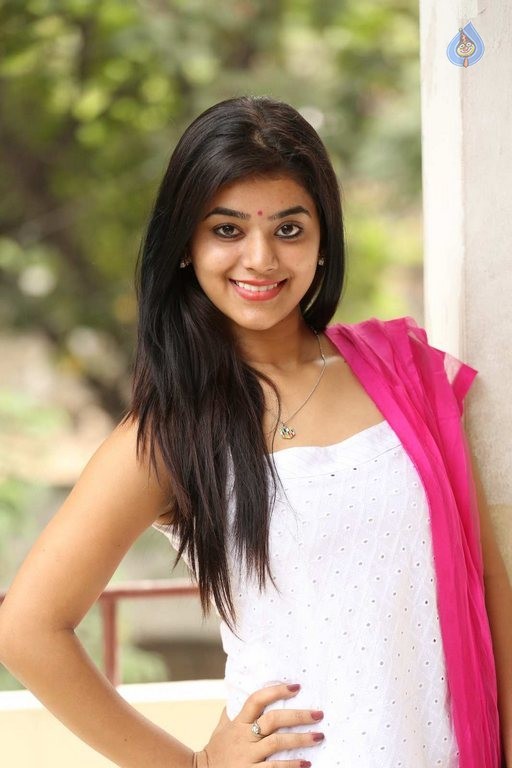 Yamini Bhaskar New Photos - 30 / 49 photos
