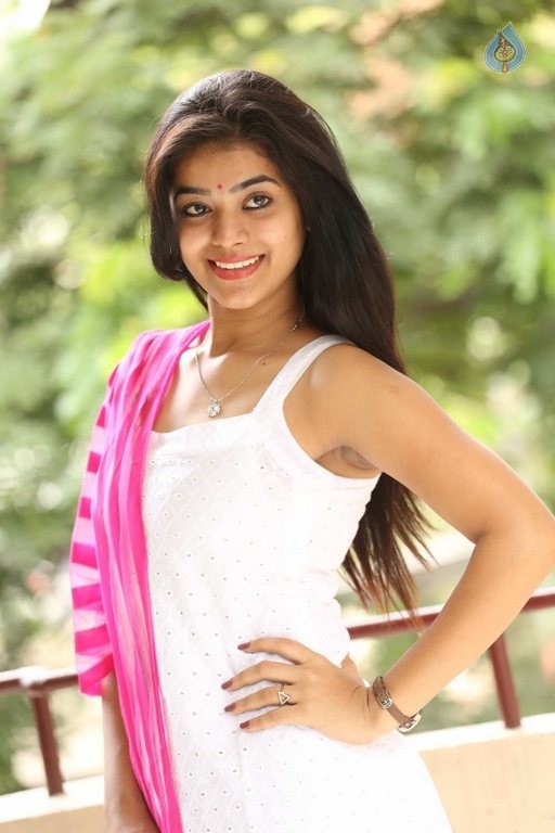 Yamini Bhaskar New Photos - 41 / 49 photos