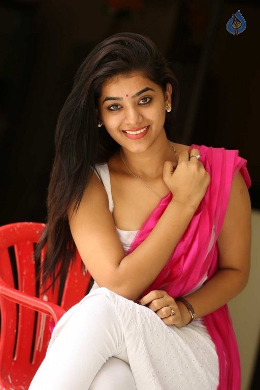 Yamini Bhaskar New Photos - 42 / 49 photos