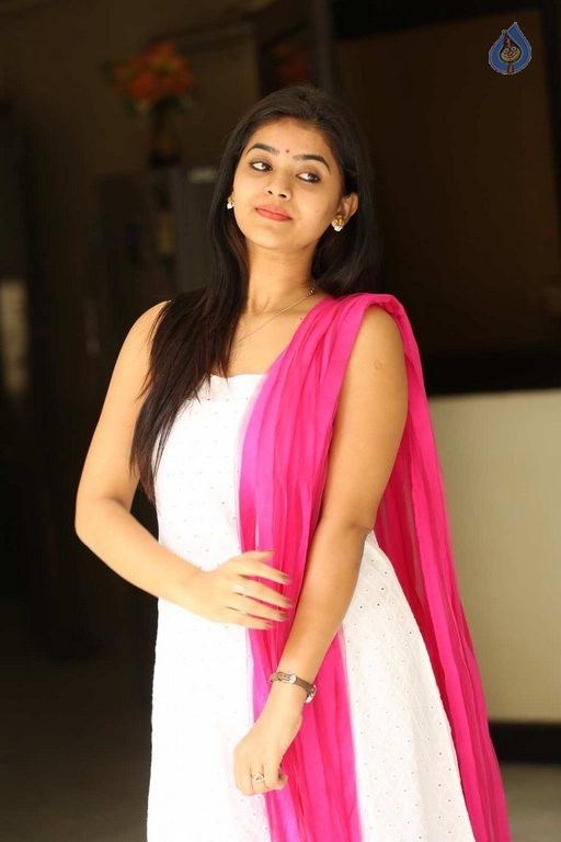 Yamini Bhaskar New Photos - 44 / 49 photos