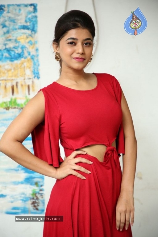 Yamini Bhaskar New Pics - 10 / 20 photos