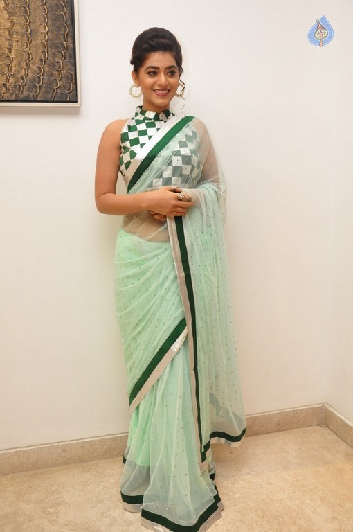 Yamini Bhaskar New Pics - 19 / 21 photos