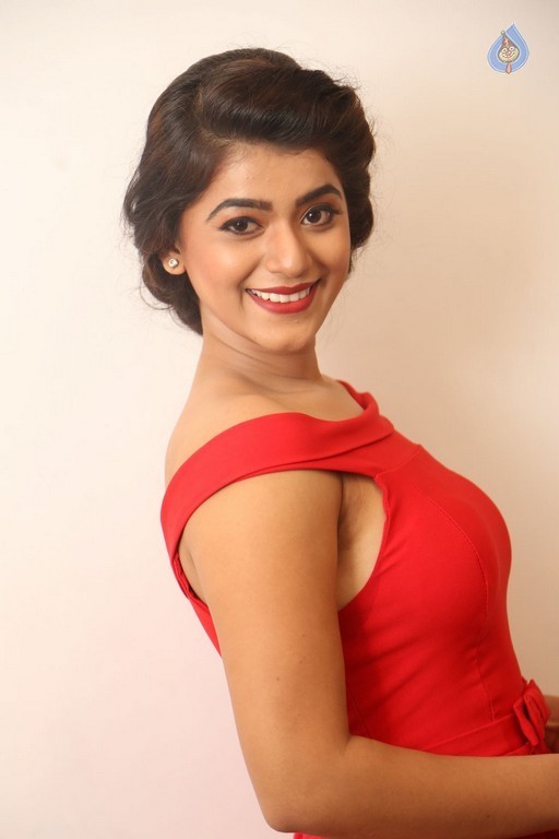 Yamini Bhaskar New Pics - 25 / 39 photos