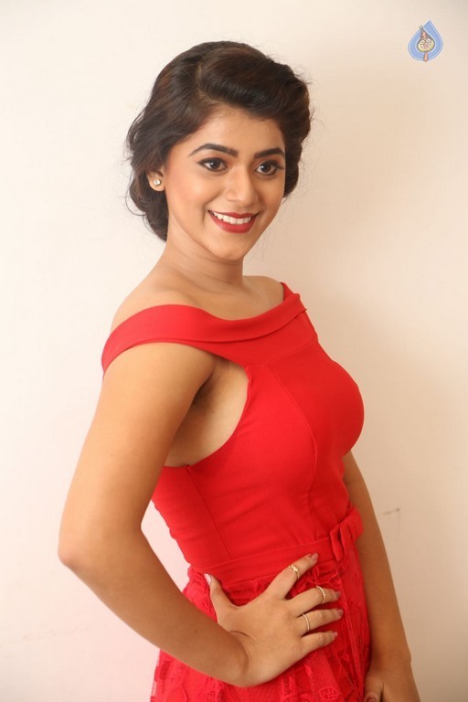 Yamini Bhaskar New Pics - 35 / 39 photos