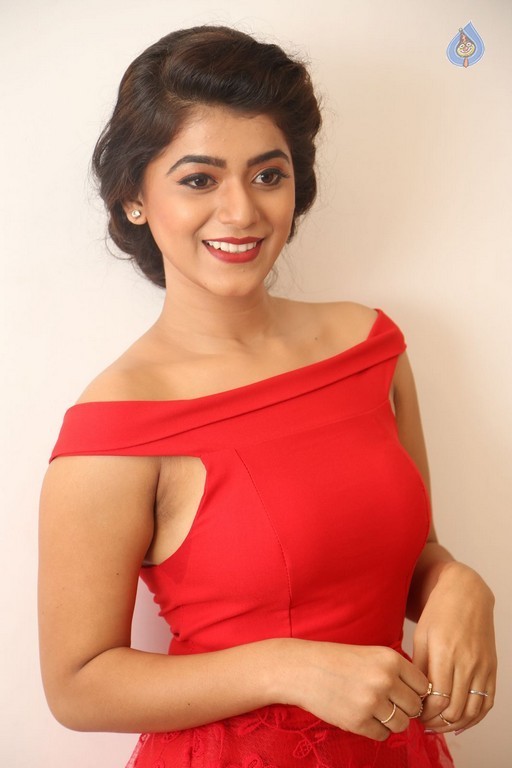 Yamini Bhaskar New Pics - 36 / 39 photos