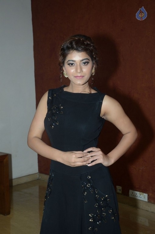 Yamini Bhaskar Stills - 10 / 31 photos