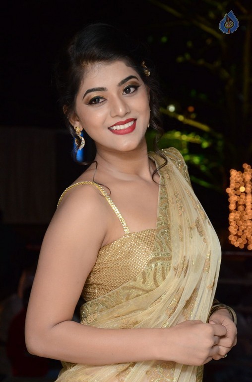 Yamini Bhasker New Pics - 19 / 33 photos