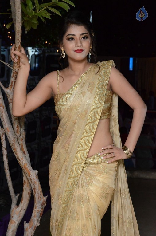 Yamini Bhasker New Pics - 26 / 33 photos