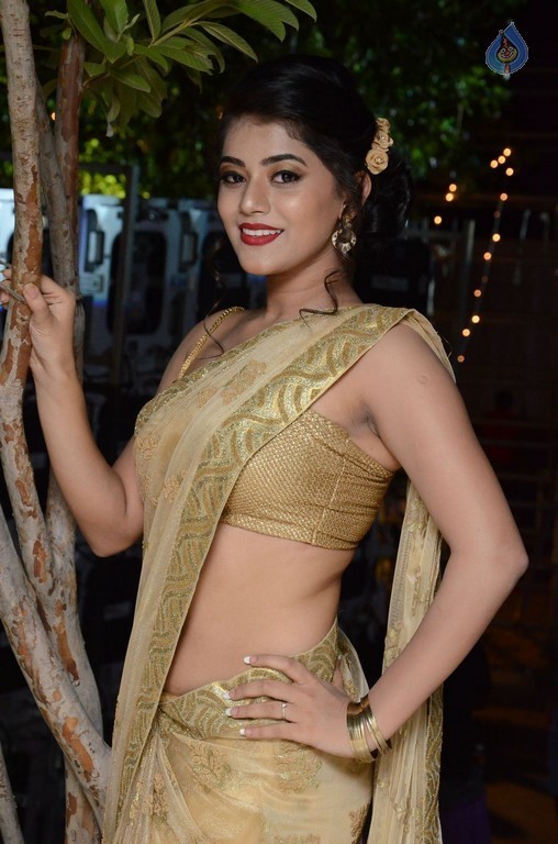 Yamini Bhasker New Pics - 30 / 33 photos