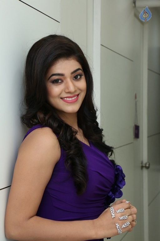 Yamini Bhasker New Pics - 18 / 34 photos