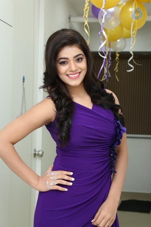 Yamini Bhasker New Pics - 24 / 34 photos