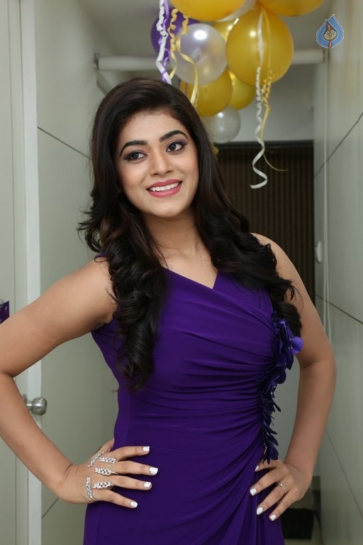 Yamini Bhasker New Pics - 29 / 34 photos