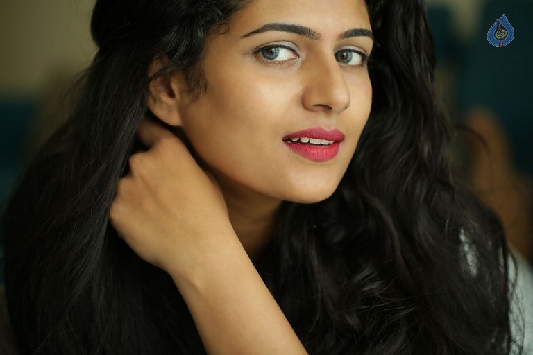 Yamini Latest Photos - 6 / 13 photos