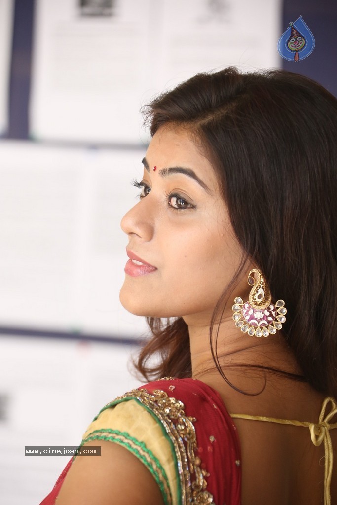 Yamini Latest Stills - 155 / 193 photos