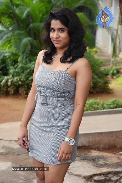 Yamini New Stills - 4 / 15 photos