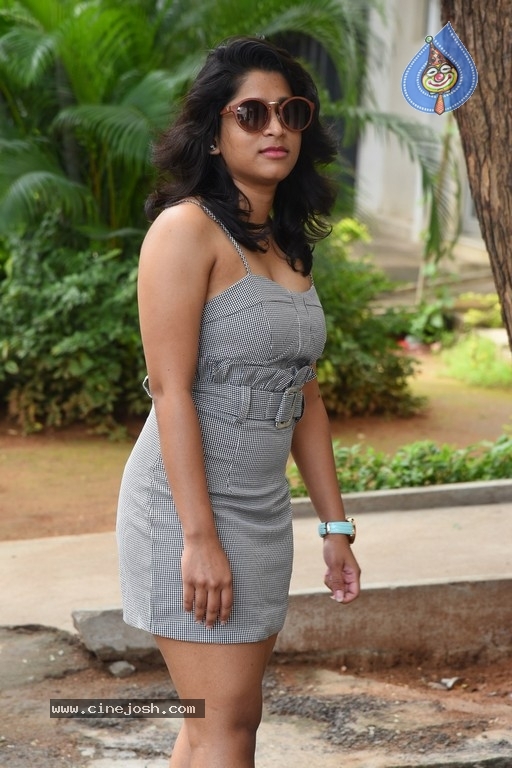 Yamini New Stills - 9 / 15 photos