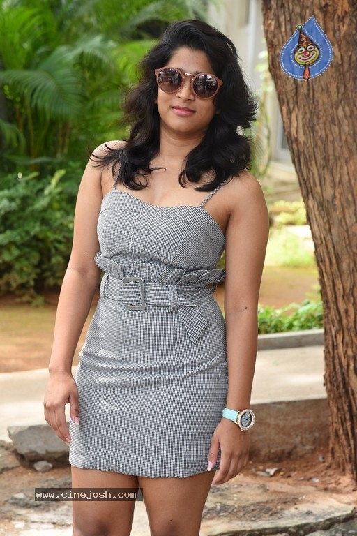 Yamini New Stills - 12 / 15 photos