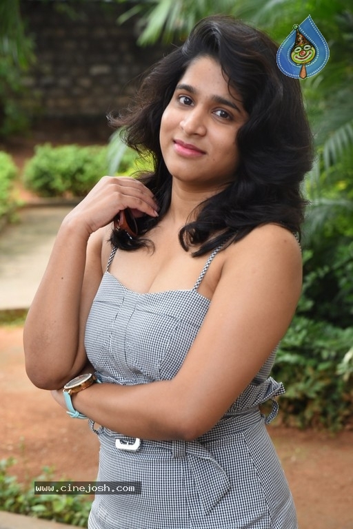 Yamini New Stills - 13 / 15 photos