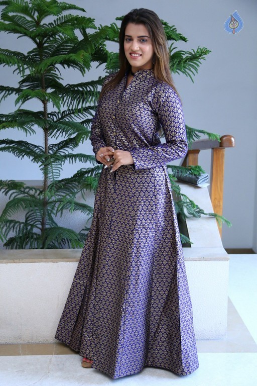 Yasmin Pathan New Photos - 7 / 33 photos
