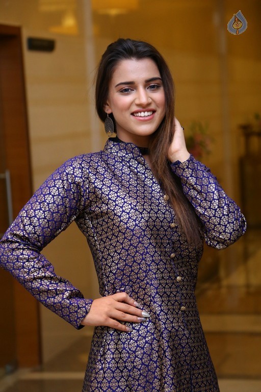 Yasmin Pathan New Photos - 14 / 33 photos
