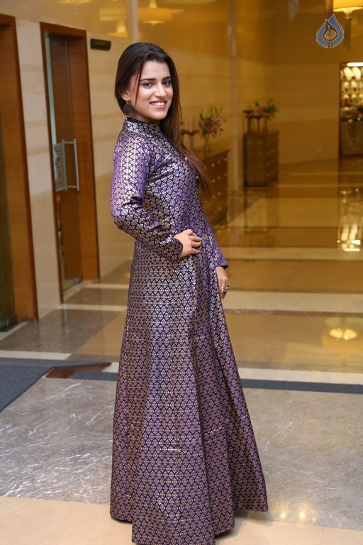 Yasmin Pathan New Photos - 16 / 33 photos
