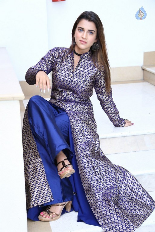 Yasmin Pathan New Photos - 27 / 33 photos