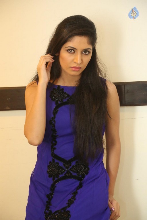 Zahida Sam Images - 17 / 38 photos