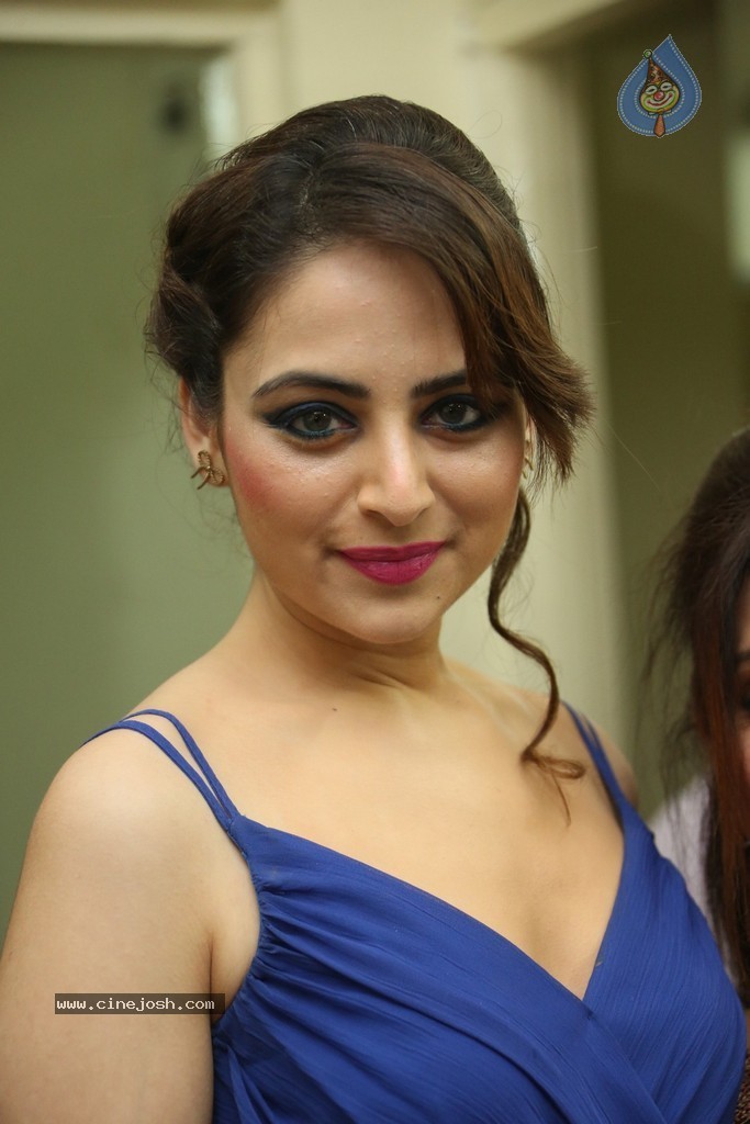 Zoya Afroz Hot Stills - 60 / 152 photos