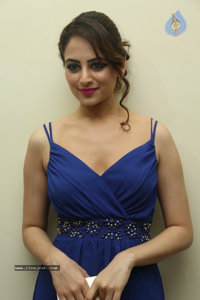 Zoya Afroz Hot Stills - 117 / 152 photos