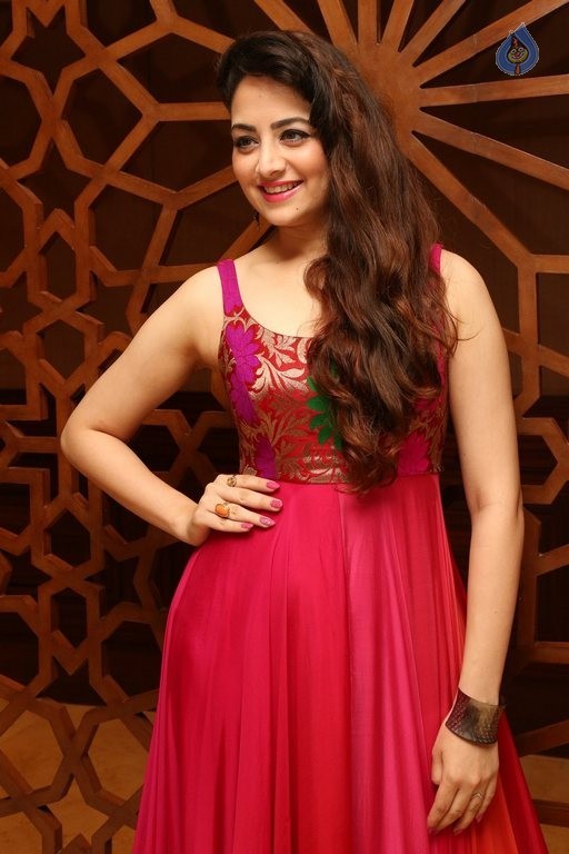 Zoya Afroz Photos - 28 / 32 photos