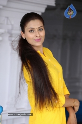 Actress Gitika Photos - 19 of 21