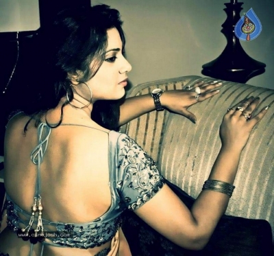 Actress Kavita Radheshyam Photos - 12 of 17