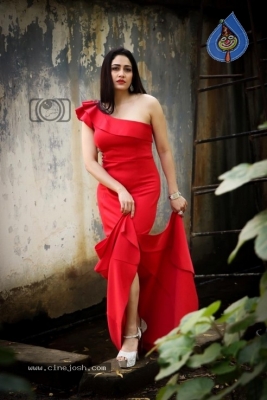 Actress Komal Sharma Photos - 1 of 14
