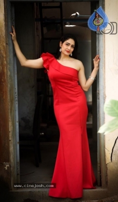 Actress Komal Sharma Photos - 2 of 14