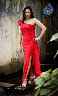 Actress Komal Sharma Photos - 4 of 14