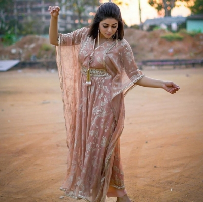 Actress Poorna Photos - 5 of 15