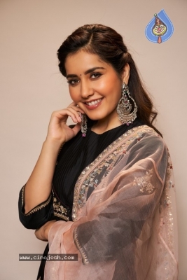 Actress Rashi Khanna Photos - 3 of 8