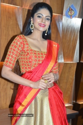 Actress Sanam Shetty Stills - 2 of 15