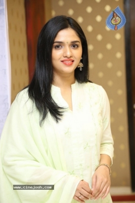 Actress Sunaina Images - 6 of 12