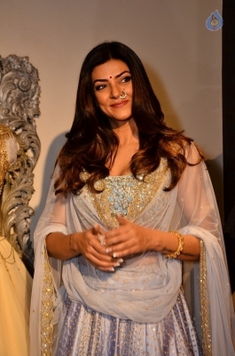 Actress Sushmita Sen Photos - 5 of 19