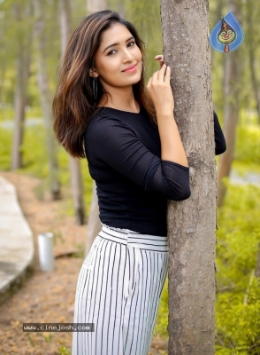 Actress Vani Bhojan Photoshoot - 1 of 16